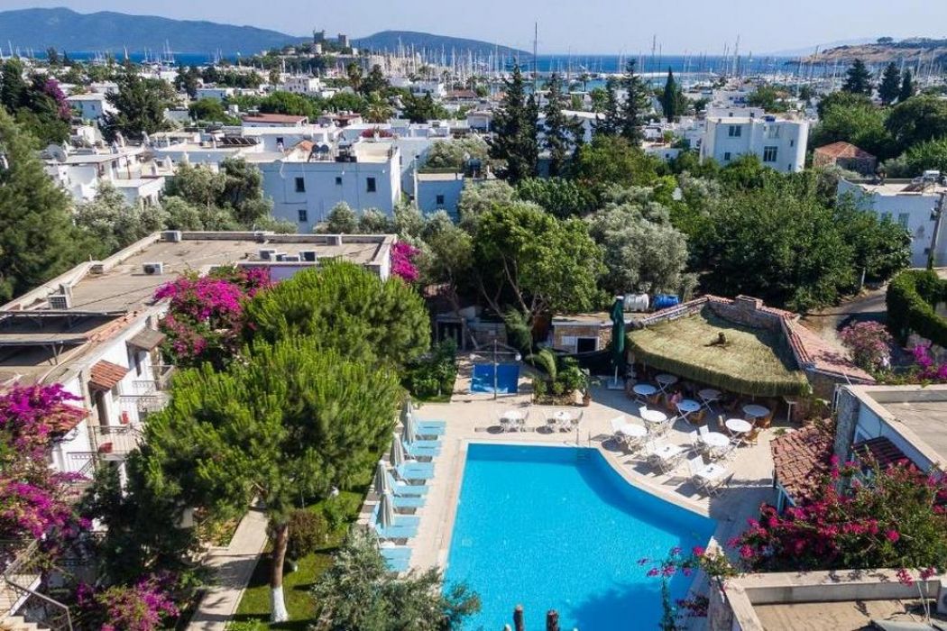 Moonshine Hotel & Suites