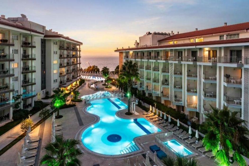 Ramada Hotel & Suites by Wyndham Kusadasi