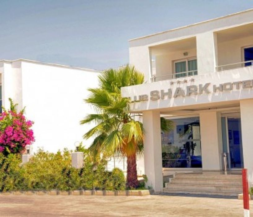 CLUB SHARK HOTEL