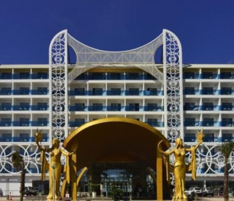 AZURA DELUXE RESORT & SPA HOTEL
